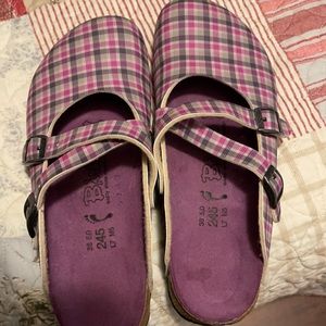 Brand new with damaged sole